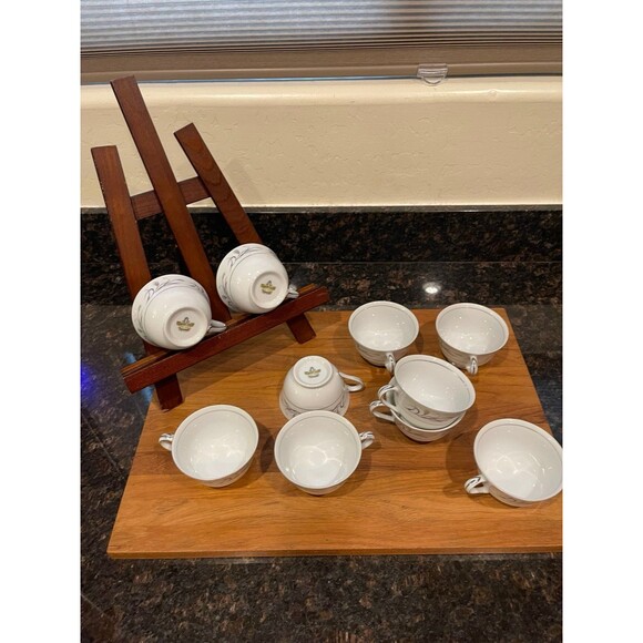 10 Harmony House “Platinum Garland” tea cups - Picture 4 of 5